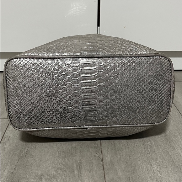 HOSTPICK🩶 Michael Kors Frankie Metallic Silver Leather Snake Print Messenger Bag - Picture 9 of 13